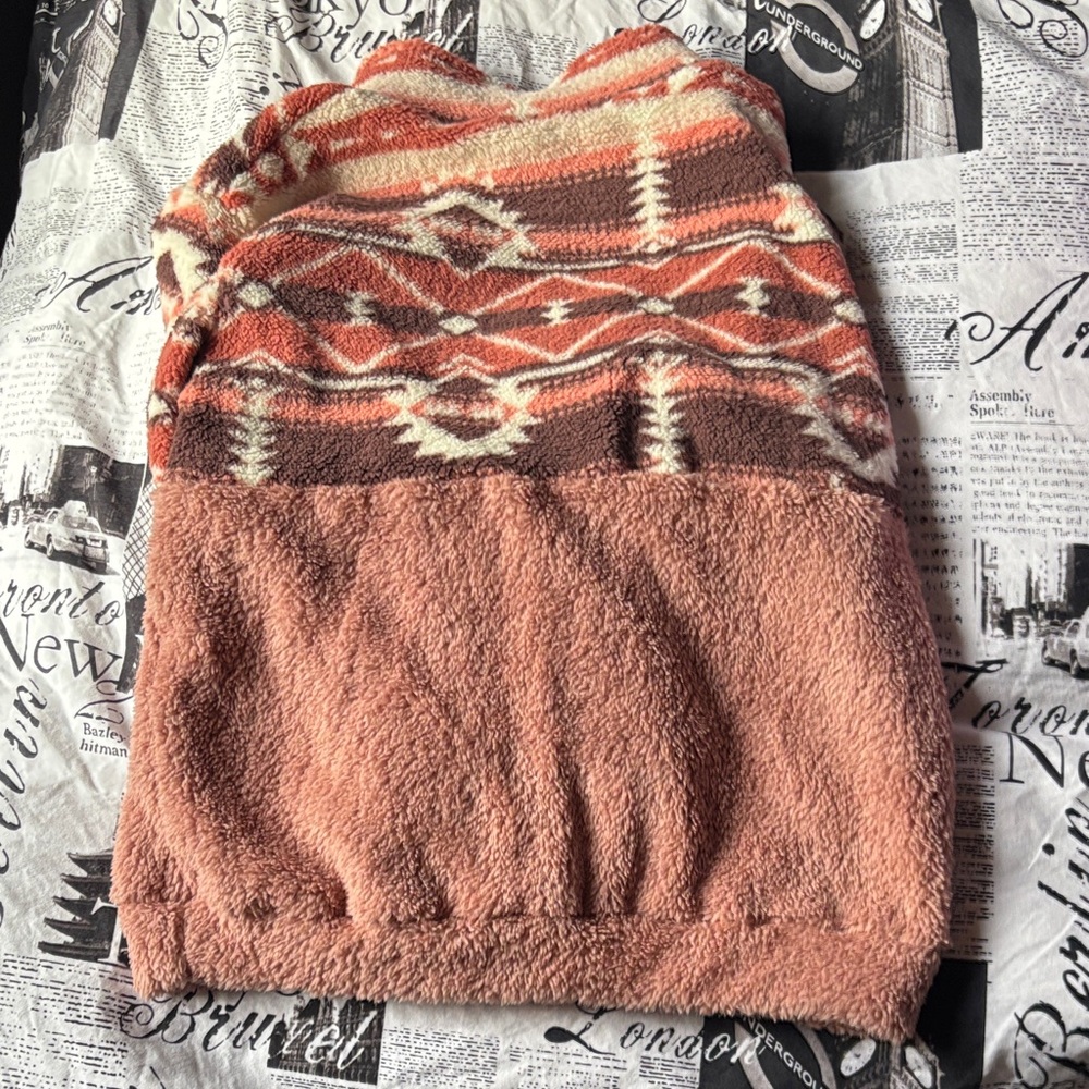 Aztec Patterned Fleece Pullover - Picture 3 of 4